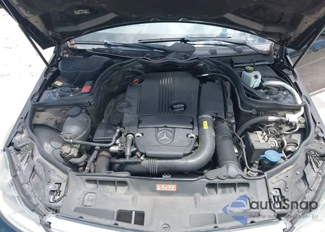 2013 Mercedes-Benz C 250 Sport z USA, uszkodzony, nr VIN WDDGF4HBXDR268068